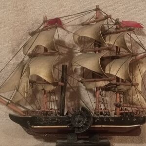 VINTAGE HAND-MADE DETAILED WOODEN MODEL OF 1818 SS SAVANNAH STEAMSHIP.